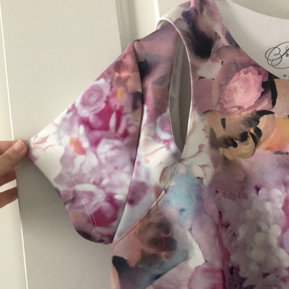 Floral Top - Picture 4 of 6